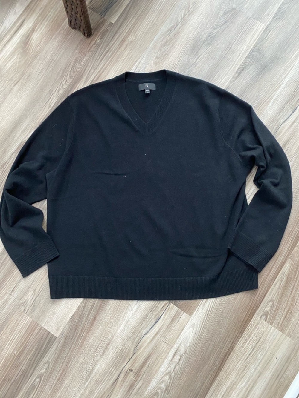 Banana Republic Men's Black V-Neck Sweater - cashmere